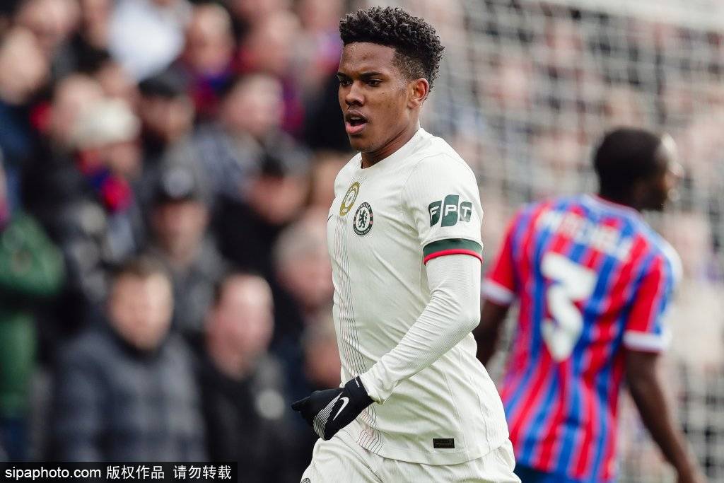 英超第23轮:切尔西3-1水晶宫 埃斯特旺传射佩德罗破门+造点恩佐点射